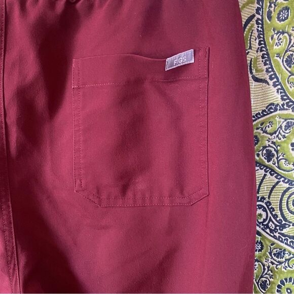 FIGS Men's Burgundy Cairo Cargo Scrub Pants Size Medium Short - Picture 10 of 16